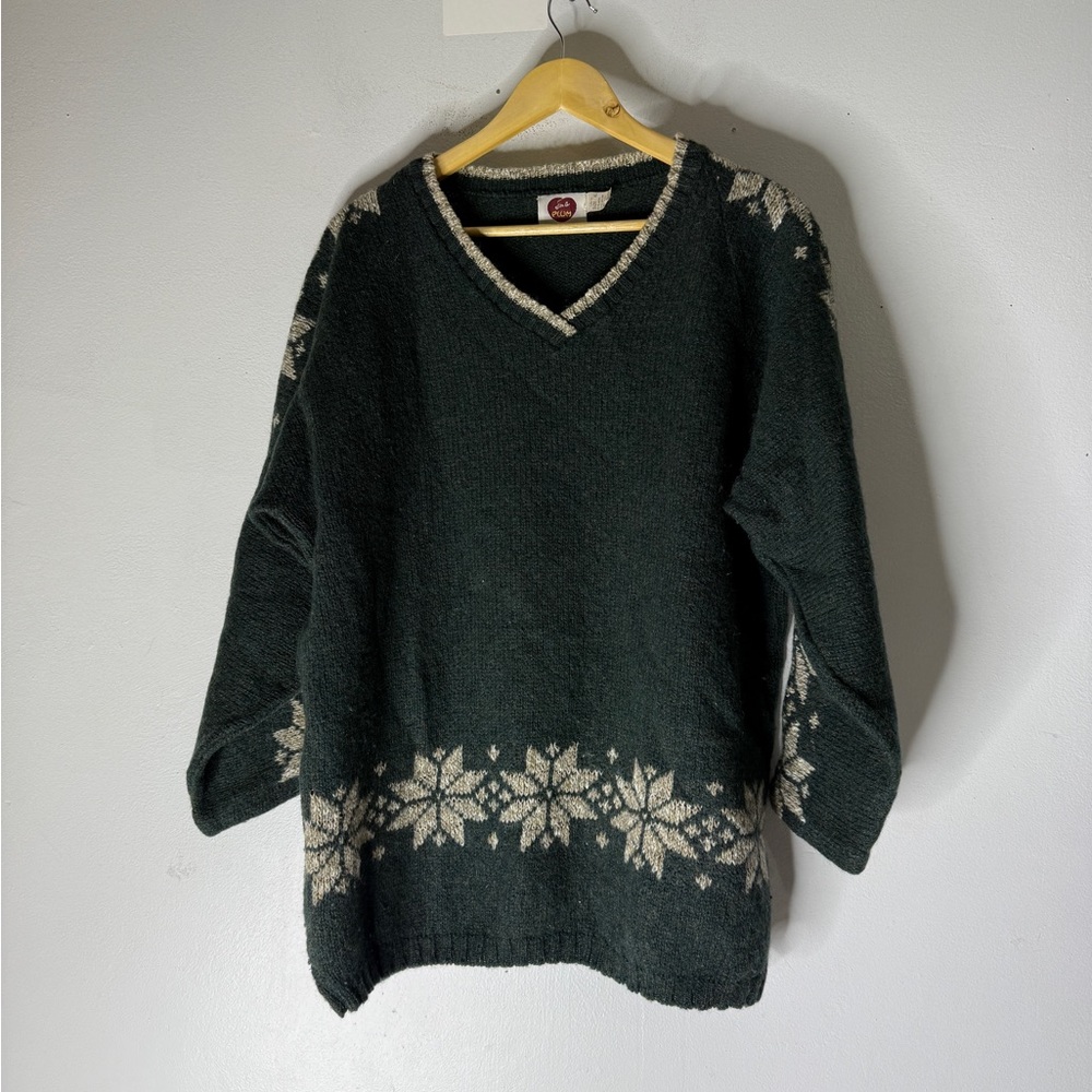 Vintage I’m‎ A Plum Green White Snowflake Wool Sweater USA XL